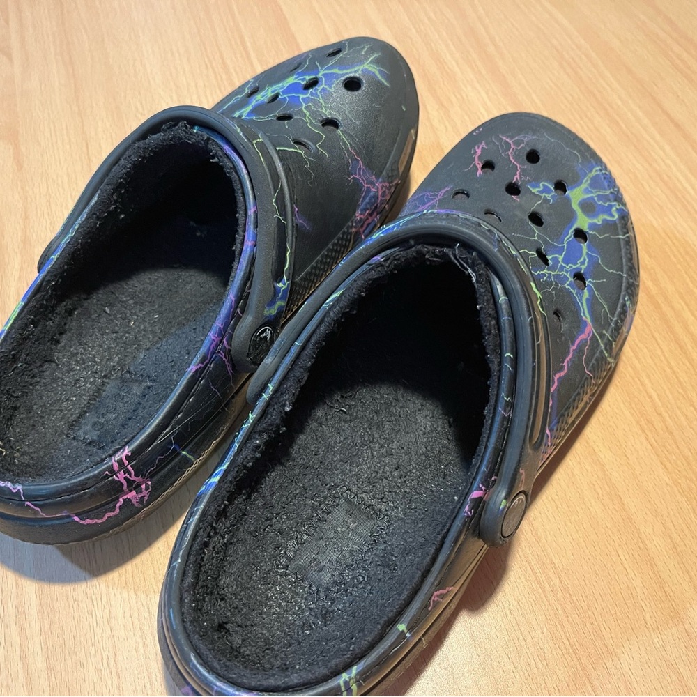 CROCS Unisex Black with Neon Lightning Lined Fuzzy Clogs - Picture 6 of 12